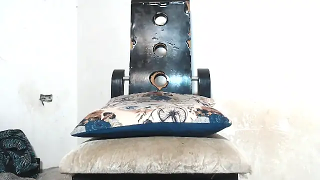 Snapshot of Amazing12inch chatting on January 25, 5:18 am Amazing12inch online show from January 25, 5:18 am