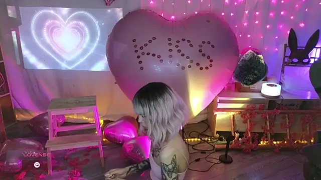 Kerry Kirk online show from February 11, 10:04 pm