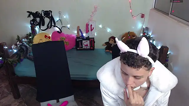 Snapshot of Antonella_Cruz02 chatting on February 12, 2:45 am Antonella Cruz02 online show from February 12, 2:45 am