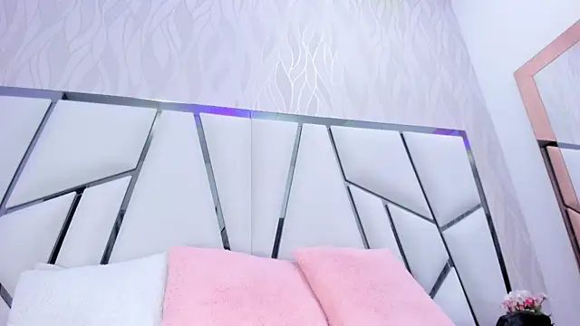 Snapshot of _aurora18_ chatting on January 24, 3:11 am aurora18 online show from January 24, 3:11 am