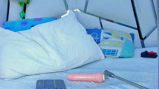 Snapshot of _aurora18_ chatting on March 21, 3:12 am aurora18 online show from March 21, 3:12 am