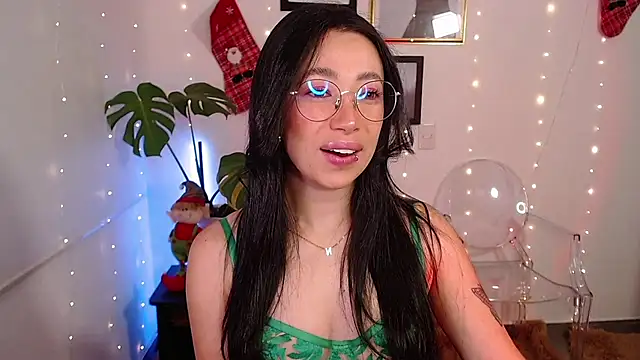 Snapshot of lilyy_evanss chatting on December 13, 11:17 pm lilyy evanss online show from December 13, 11:17 pm