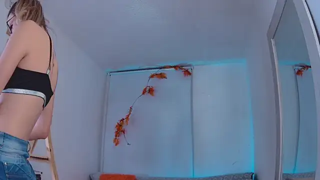 Snapshot of Lucy_Princes chatting on December 6, 11:57 pm Lucy Princes online show from December 6, 11:57 pm