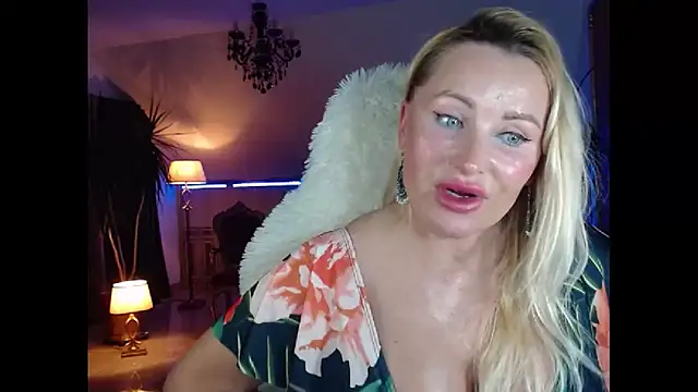 Snapshot of eyesangel22 chatting on December 21, 3:42 pm eyesangel22 online show from December 21, 3:42 pm