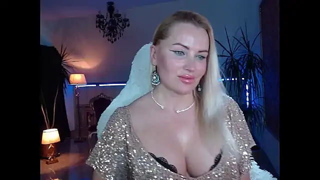 Snapshot of eyesangel22 chatting on January 1, 6:26 am eyesangel22 online show from January 1, 6:26 am