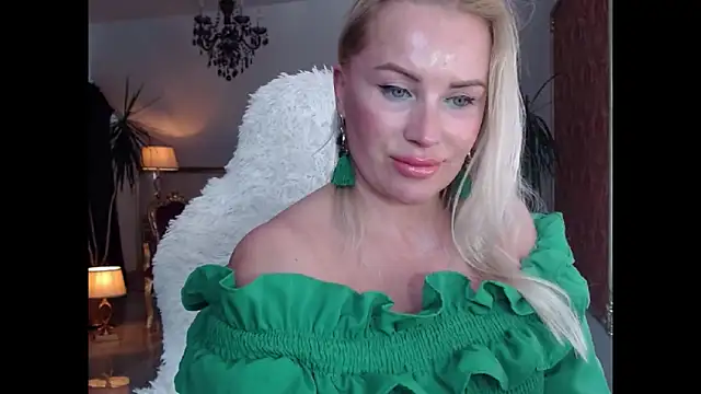 Snapshot of eyesangel22 chatting on January 10, 11:43 am eyesangel22 online show from January 10, 11:43 am