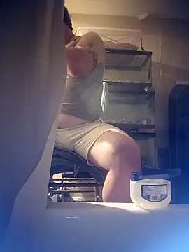 Snapshot of Buddy_Cuck chatting on November 5, 1:27 am Buddy Cuck online show from November 5, 1:27 am