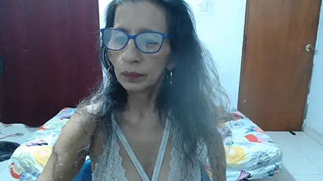 Snapshot of luz_stella chatting on June 23, 3:48 am luz stella online show from June 23, 3:48 am
