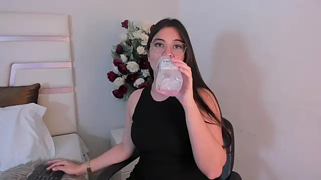 Snapshot of CamilaSofiia chatting on February 5, 10:44 pm CamilaSofiia online show from February 5, 10:44 pm