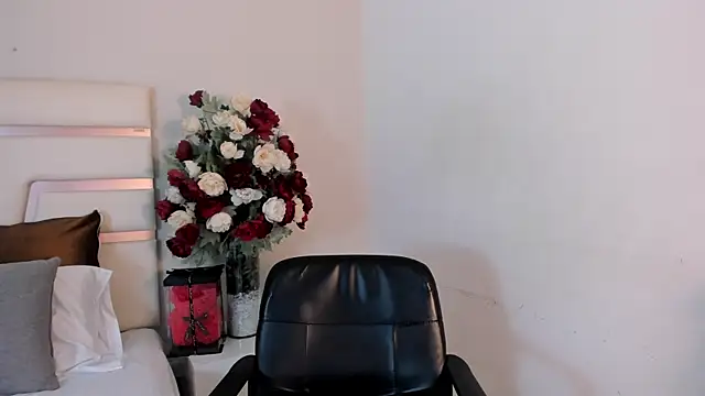 Snapshot of CamilaSofiia chatting on March 11, 1:37 am CamilaSofiia online show from March 11, 1:37 am