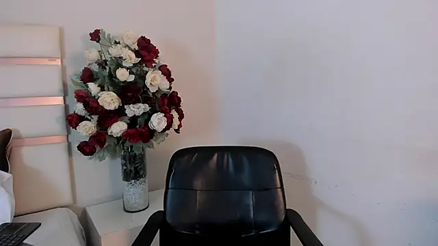 Snapshot of CamilaSofiia chatting on March 12, 10:39 pm CamilaSofiia online show from March 12, 10:39 pm