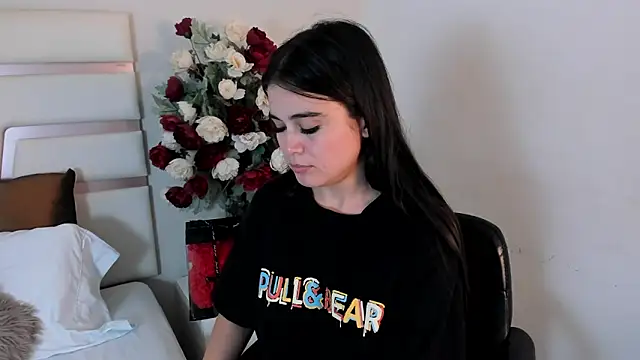 Snapshot of CamilaSofiia chatting on March 22, 1:43 am CamilaSofiia online show from March 22, 1:43 am