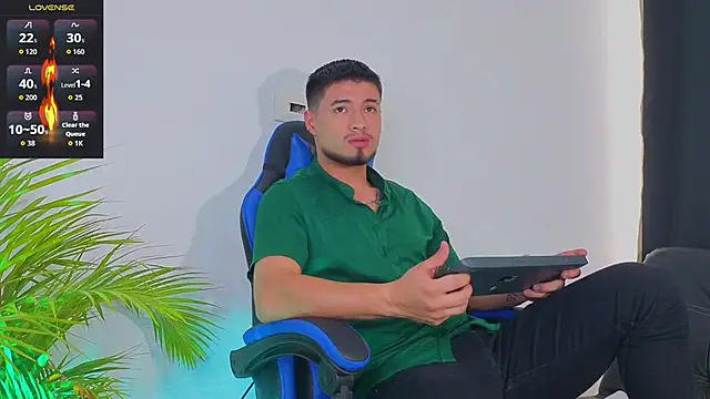 EdwardRoss  online show from October 14, 7:58 pm