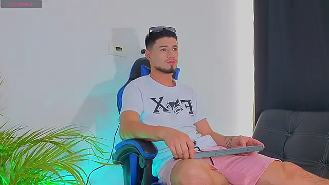 EdwardRoss  online show from November 2, 8:33 pm