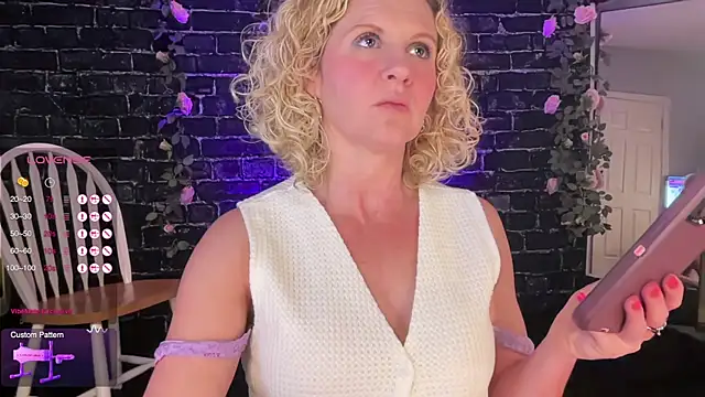 AmberJade AmJ online show from March 13, 12:05 am