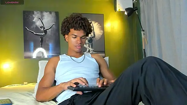 Snapshot of bigxx0 chatting on December 15, 8:58 pm bigxx0 online show from December 15, 8:58 pm