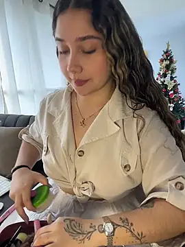 Snapshot of Cherryyquen chatting on December 4, 4:27 pm Cherryyquen online show from December 4, 4:27 pm