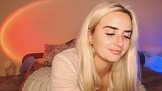 Snapshot of HaileyRosen chatting on January 16, 8:22 am HaileyRosen online show from January 16, 8:22 am