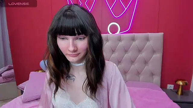 Snapshot of Lili_flowerr chatting on February 13, 1:37 pm Lili flowerr online show from February 13, 1:37 pm
