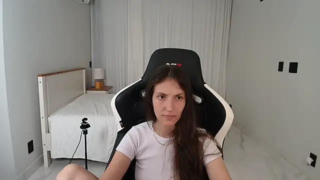upssnowy online show from August 5, 11:28 pm