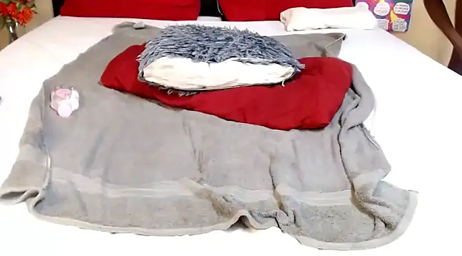 Snapshot of LongPussyLipsxx chatting on February 13, 9:20 am LongPussyLipsxx online show from February 13, 9:20 am