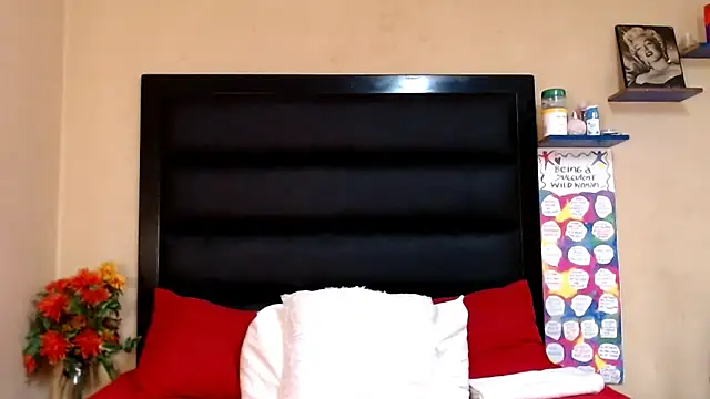 Snapshot of LongPussyLipsxx chatting on March 17, 6:07 am LongPussyLipsxx online show from March 17, 6:07 am