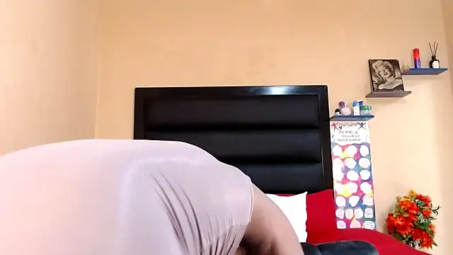 Snapshot of LongPussyLipsxx chatting on March 18, 11:19 am LongPussyLipsxx online show from March 18, 11:19 am