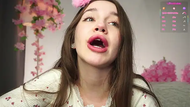 AmiLewis online show from December 14, 1:11 am