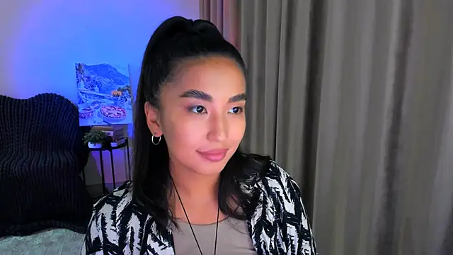 worldofkim online show from February 4, 9:31 pm