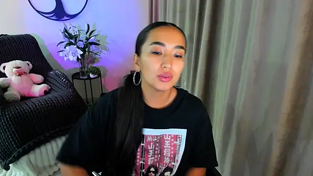 worldofkim online show from October 28, 8:22 pm