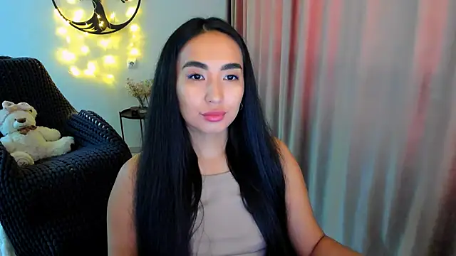 worldofkim online show from February 6, 10:40 am