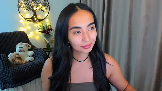 worldofkim online show from February 18, 5:20 pm