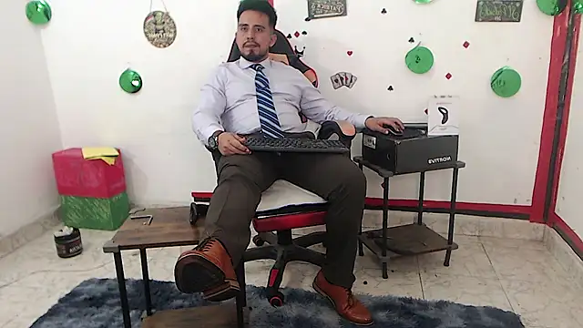 Snapshot of KalethBigDick chatting on June 24, 11:42 am KalethBigDick online show from June 24, 11:42 am