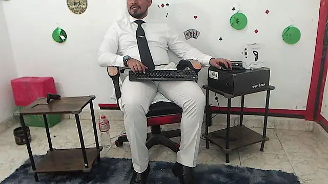 Snapshot of KalethBigDick chatting on July 28, 4:39 pm KalethBigDick online show from July 28, 4:39 pm