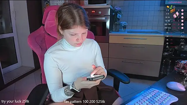 Snapshot of lil_lia chatting on December 2, 7:16 pm lil lia online show from December 2, 7:16 pm