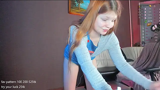 Snapshot of lil_lia chatting on December 9, 7:39 pm lil lia online show from December 9, 7:39 pm