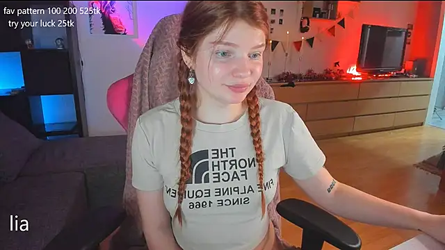 Snapshot of lil_lia chatting on January 9, 10:09 pm lil lia online show from January 9, 10:09 pm