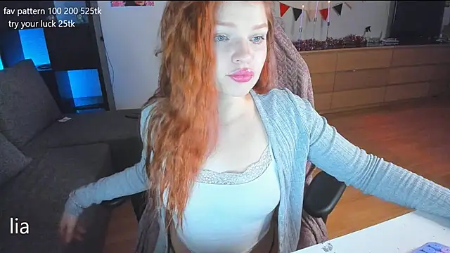 Snapshot of lil_lia chatting on January 17, 3:12 am lil lia online show from January 17, 3:12 am