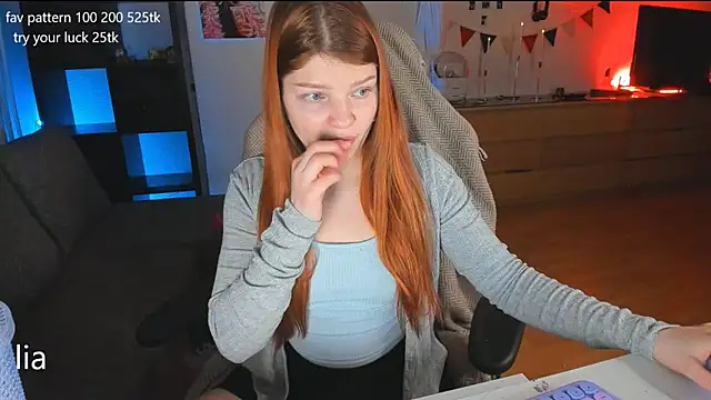 Snapshot of lil_lia chatting on January 31, 4:59 pm lil lia online show from January 31, 4:59 pm
