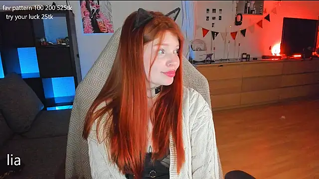 Snapshot of lil_lia chatting on February 7, 12:09 am lil lia online show from February 7, 12:09 am