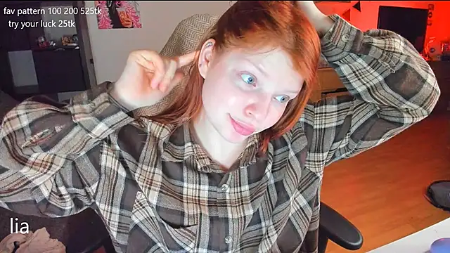 Snapshot of lil_lia chatting on February 7, 11:45 pm lil lia online show from February 7, 11:45 pm