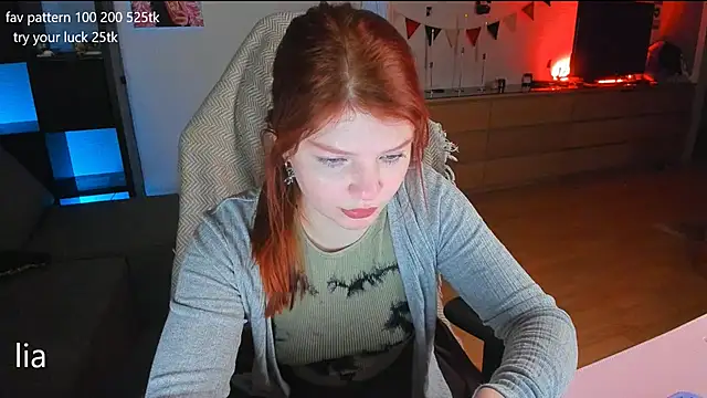 Snapshot of lil_lia chatting on February 8, 9:46 pm lil lia online show from February 8, 9:46 pm