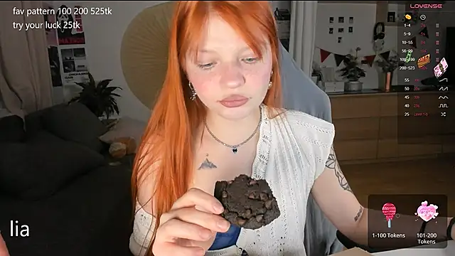 Snapshot of lil_lia chatting on September 24, 8:45 pm lil lia online show from September 24, 8:45 pm