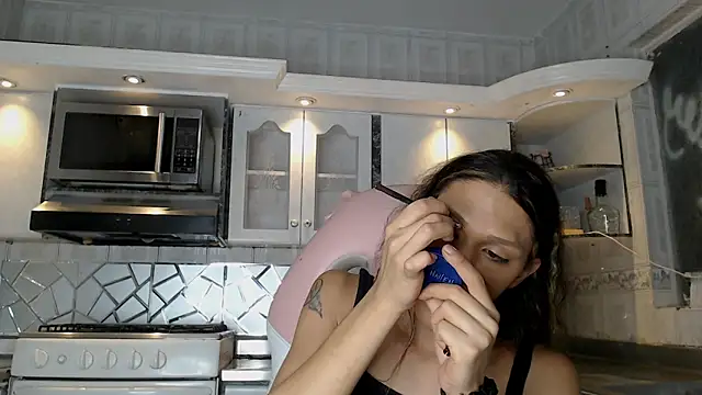 cristinaa oz online show from February 18, 7:21 pm