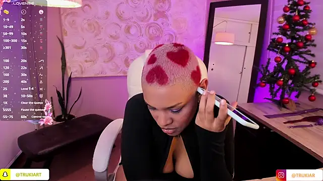 Snapshot of haiiley_more chatting on December 31, 8:59 am haiiley more online show from December 31, 8:59 am