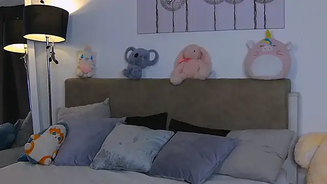 CassKiera online show from September 18, 5:09 am