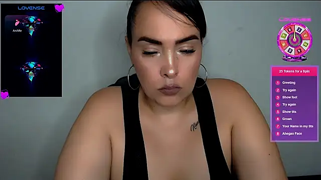 Snapshot of Miss_Agatha chatting on December 6, 2:02 am Miss Agatha online show from December 6, 2:02 am