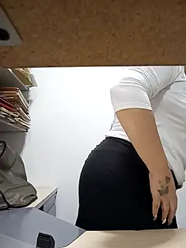 Snapshot of Miss_Agatha chatting on December 24, 3:58 pm Miss Agatha online show from December 24, 3:58 pm