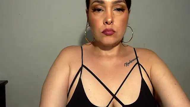 Snapshot of Miss_Agatha chatting on October 11, 2:33 am Miss Agatha online show from October 11, 2:33 am