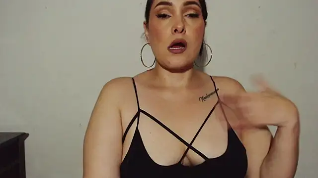 Snapshot of Miss_Agatha chatting on October 15, 2:22 am Miss Agatha online show from October 15, 2:22 am